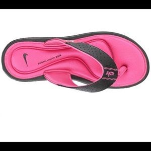 Woman’s Nike comfort footbed flip flop